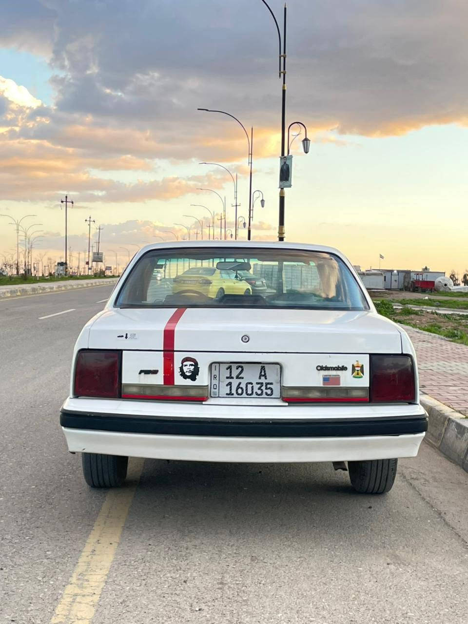 اولدز موديل 1990
السعر 30 وبيه مجال 
بدون ضرر 
مكينه نص عمر 
كير جديد
صدر جديد 
تايرات جدد 
***********
***********
