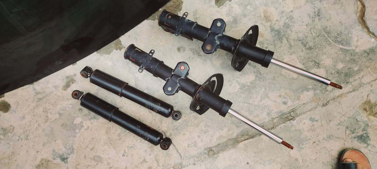 السلام عليكم شباب
من رخصة اصحاب التجمع
غراض دوج كرفان للبيع
جامه خلفيه اصلي مضلل
مروحه راديتر فحم
طخم دبلات استعمل قليل شرط شغالات على الفحص
راسني خاص وبيك خير وتدلل 
رقم الجوال ***********
