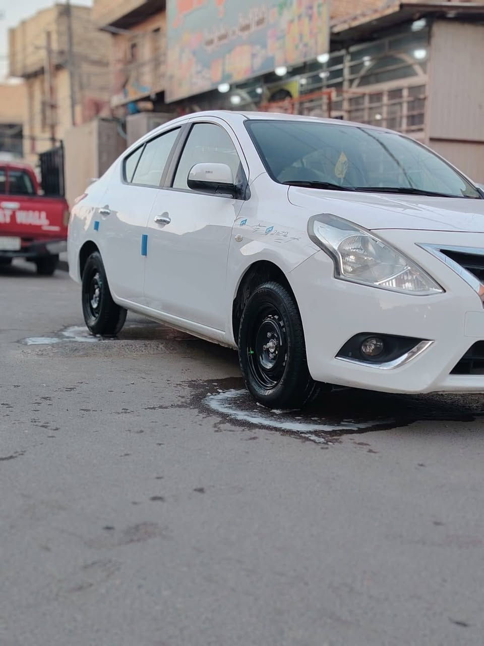 السلام عليكم نيسان صني للبيع بليته زركه موديل ٢٠ راعيه بغداد تخم تاير جديد صدر جديد السياره بيه بارد
مكاني الشعب رقمي *********** السعر ١٠٥ وبيه مجال
