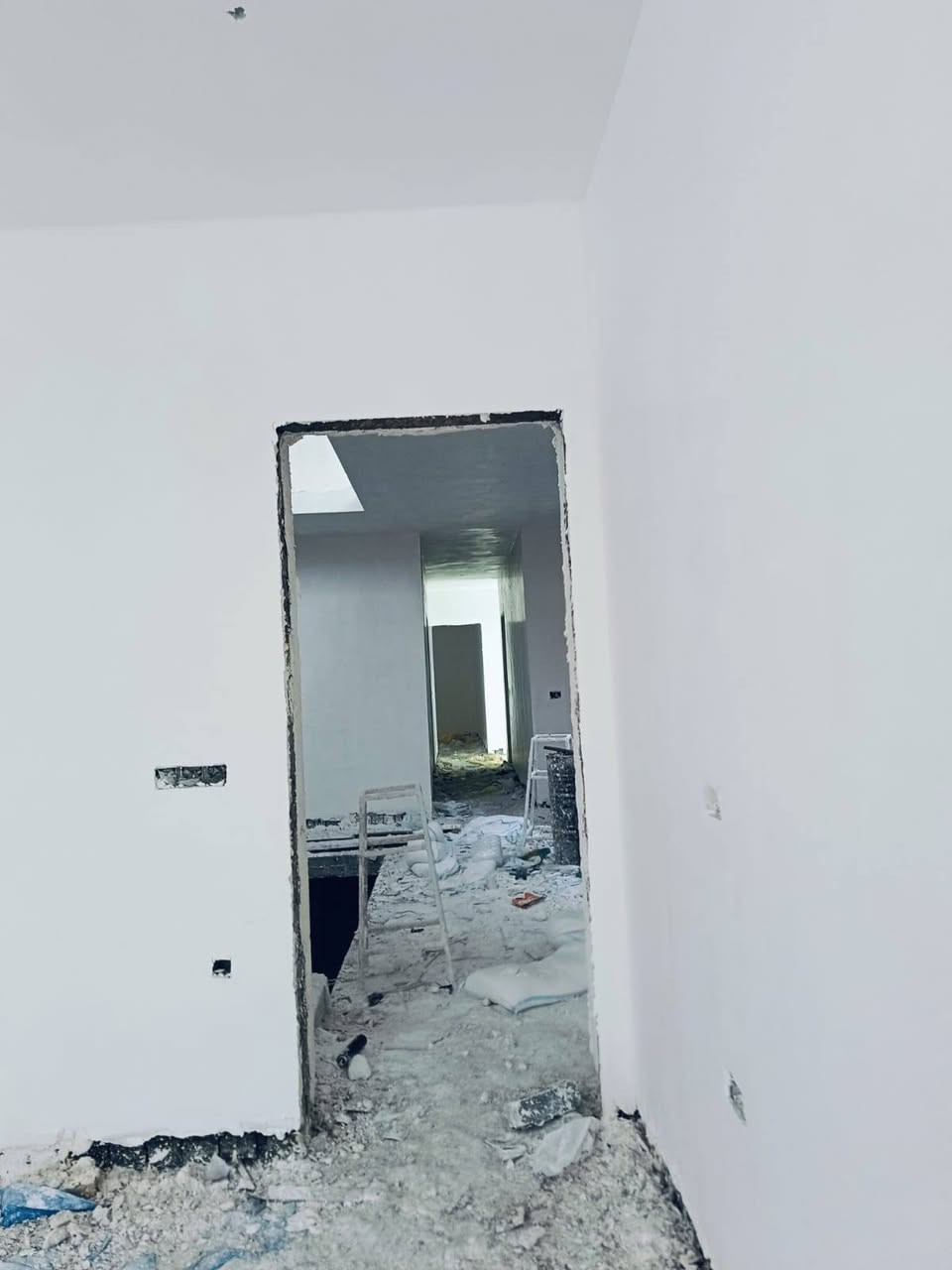 السلام عليكم كادر جص متكون من 3خلفات شغل سريع ونضيف مبيت بموقع العمل متفرغ حالين ومن الله التوفيق***********بيه وتساب 
 ‏‪
