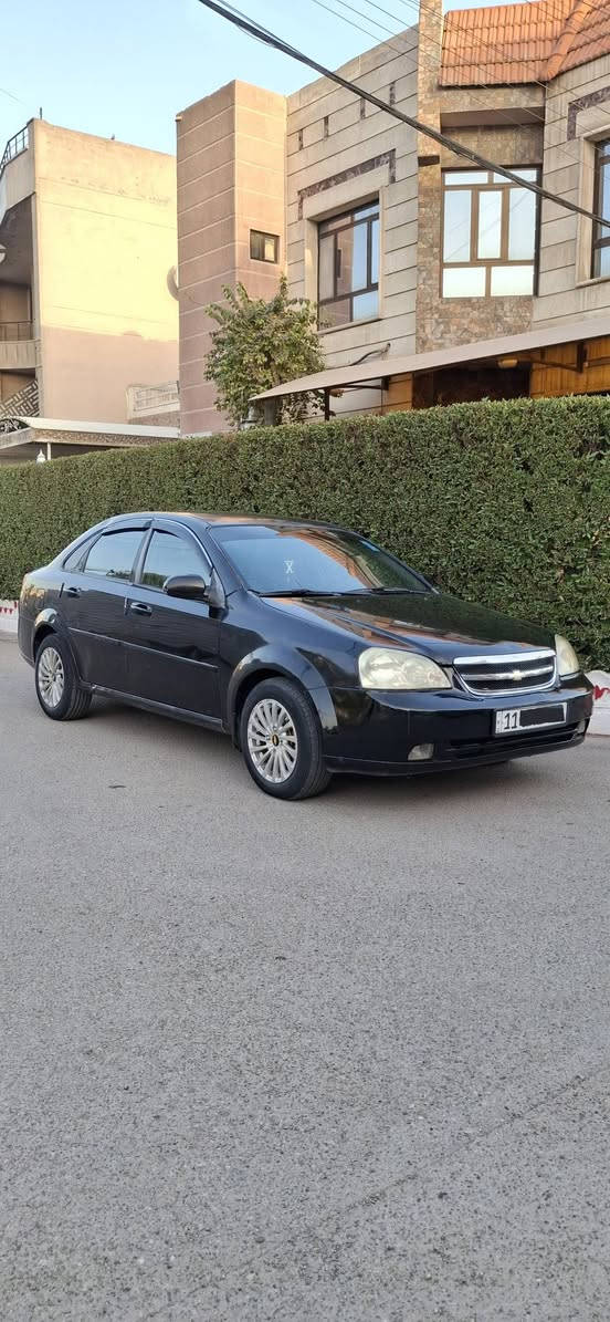 السلام عليكم
اوبترا موديل 2006 رقم بغداد دولي بأسمي .
كير محرك نضيفات ( كير اوتوماتيك )
تبريد شغال ... تخم تاير جديد 
السعر 63 وبيها مجال بسيط 
مكان السيارة بغداد العامريه 
للاستفسار( *********** )
