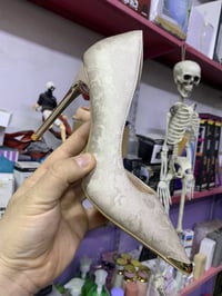 حذاء كعب نسائي جديد غير مستخدم قياس 41 لون أوف وايت السعر 15 مع التوصي...