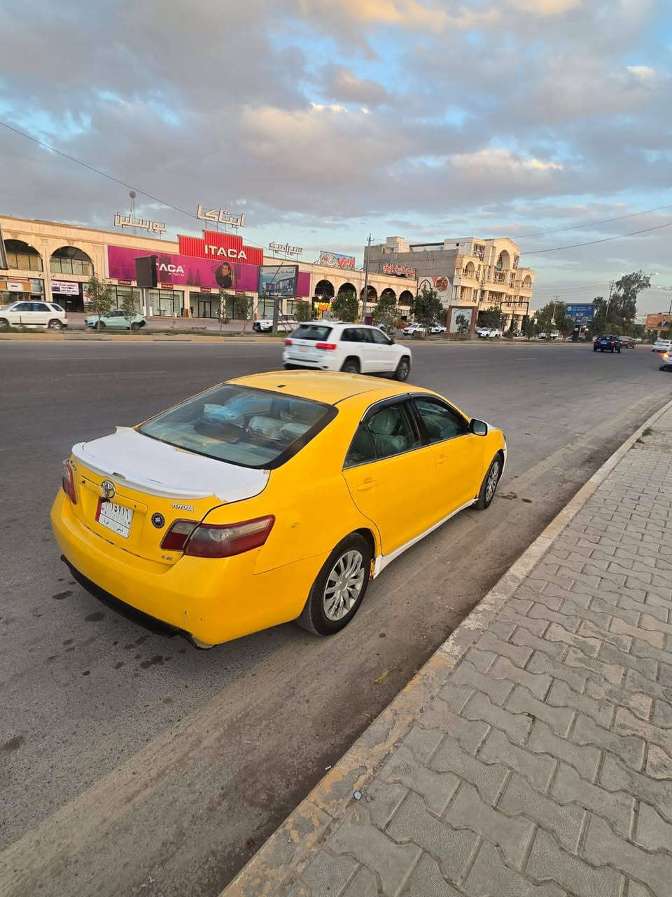 السلام عليكم
تيوتا كامري 2008 مكينة 2400 تبريد شغال تخم تاير كرسي كهرباء شاشة وتحكمات باسمي مصفرة هيئة وغرامات مشروع وطني العنوان بغداد / قظاء الزوراء / منطقه السعادة 
للاستفسار  ***********
