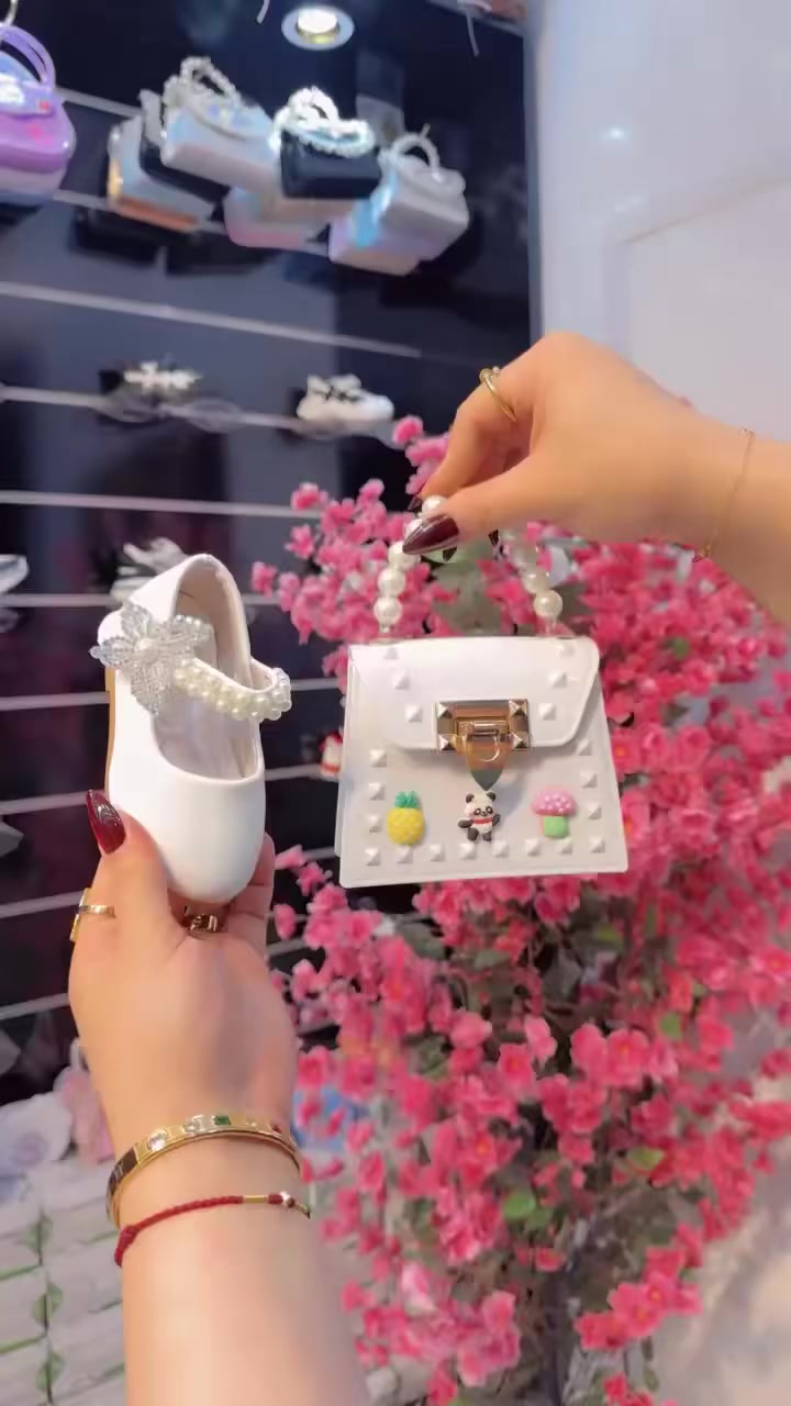 احذية 
بناتي اطفال بيبي قياس25
ال30


**إذا كنت صاحب هذا الإعلان وتريد حذفه لأي سبب، رجاءا أرسل رسالة إلى الدعم الفني**