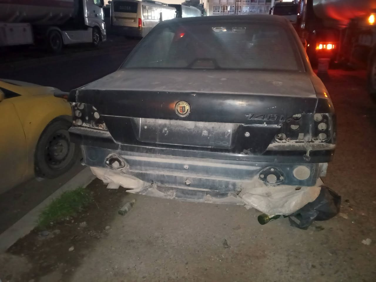 السلام عليكم
للبيع بيم دبليو تسقيط 
رقم صلاح الدين ألماني 
سنويه عضم 
العنوان بغداد هاتف ***********
