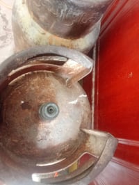 غراظ للبيع اخوان الميز مع 4 كراسي 75 القنينه عراقيات الوحده 75 الباقي ...