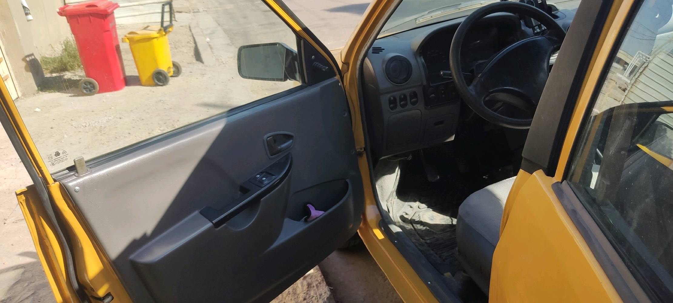 العنوان بغداد الزعفرانيه سعر البيع 18 غرامات اذا بيها عليه وهيئه على الشاري معمره تعمير كامل ارضيات ودوس كهربائيات كامله فقط التبريد يحتاج راديتر خارجي وداخلي الفريز ..دوشمه جديده غرفتها جدا نظيفه 