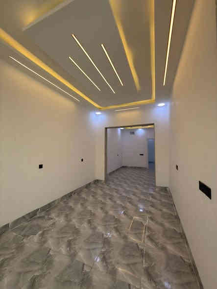 بيت ملكي 🏠 للبيع في البكر موقم مميز 

بناء فول هندسي 2025 سند طابو الزهور 

مساحه البيت 100 متر واجها6متر

يحتوي البيت ع استقبال وهول وغرفه نوم 🛌 ومطبخ وصحيات ومناور وكراج سيارة 🚘 

طابق ثاني هول و 3غرف نوم 🛌 وصحيات ومناور وبلكون وبيتونه 

يحتوي البيت ع 

نظام كاميرات 🎥 

نظام غسالات 

نظام سبالت 

نظام دكتات 

نظام دشات 

للاستفسار عن سعر البيت الاتصال على الرقم 

***********.
***********
