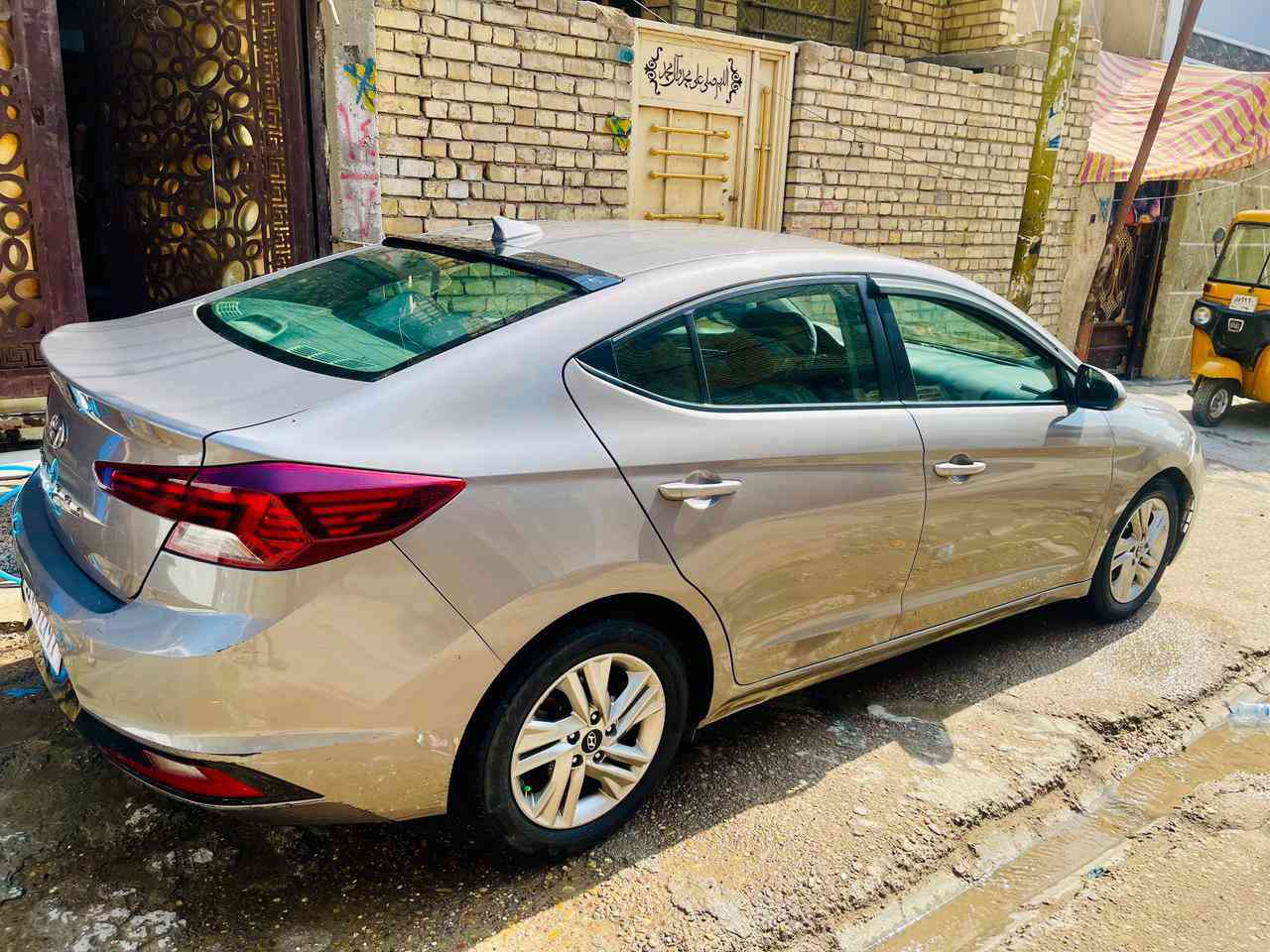 السلام عليكم 
النترا موديل ٢٠٢٠ رقم بغداد 
وارد أمريكي مكفوله من الضربة والإرباك
عدا شوية تعديل على البارد في الجاملغ
ماشية ٦٢
سنويه باسمي
السعر ١٣٠$ بيه بيها مجال 
العنوان بغداد 
رقم الهاتف ***********
