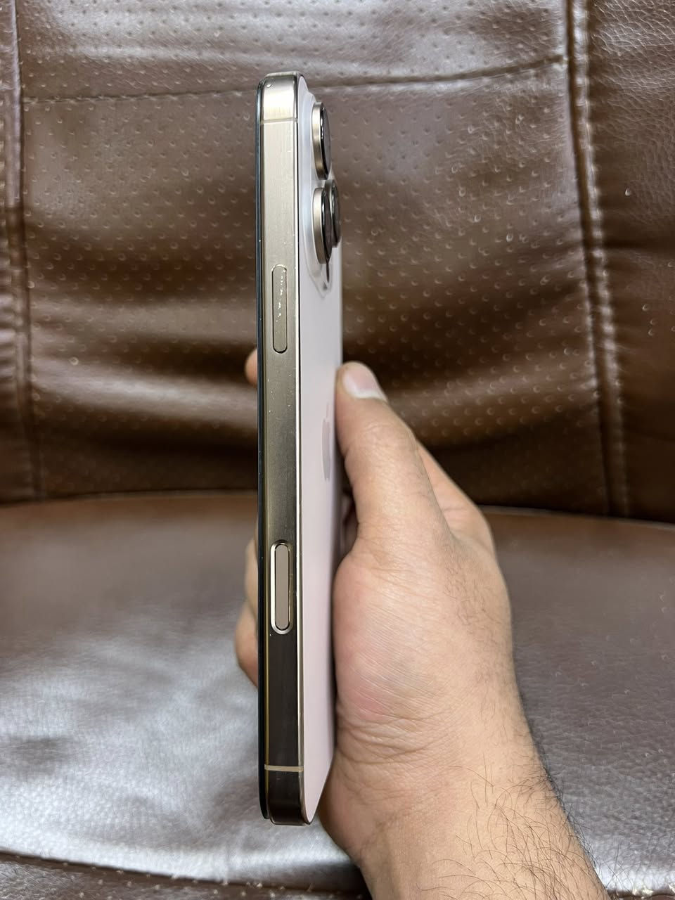 للبيع
ايفون     16promax

لون    دزرت صحراوي  

ذاكرة            ٢٥٦

بطارية                🔋 ٩٥

عدد الدورات                ٤٥٧

الملحقات          باكيت فقط  

 الجهاز مبدل  شاشة فقط  كلة شغال  بصمة الوجة تشتغل شاشة صيني بس نوعية زينة 
الجهاز عربي شرق اوسط   

السعر     ٨٠٠ الف   

العنوان بغداد حي الجامعة   

رقم   ***********
