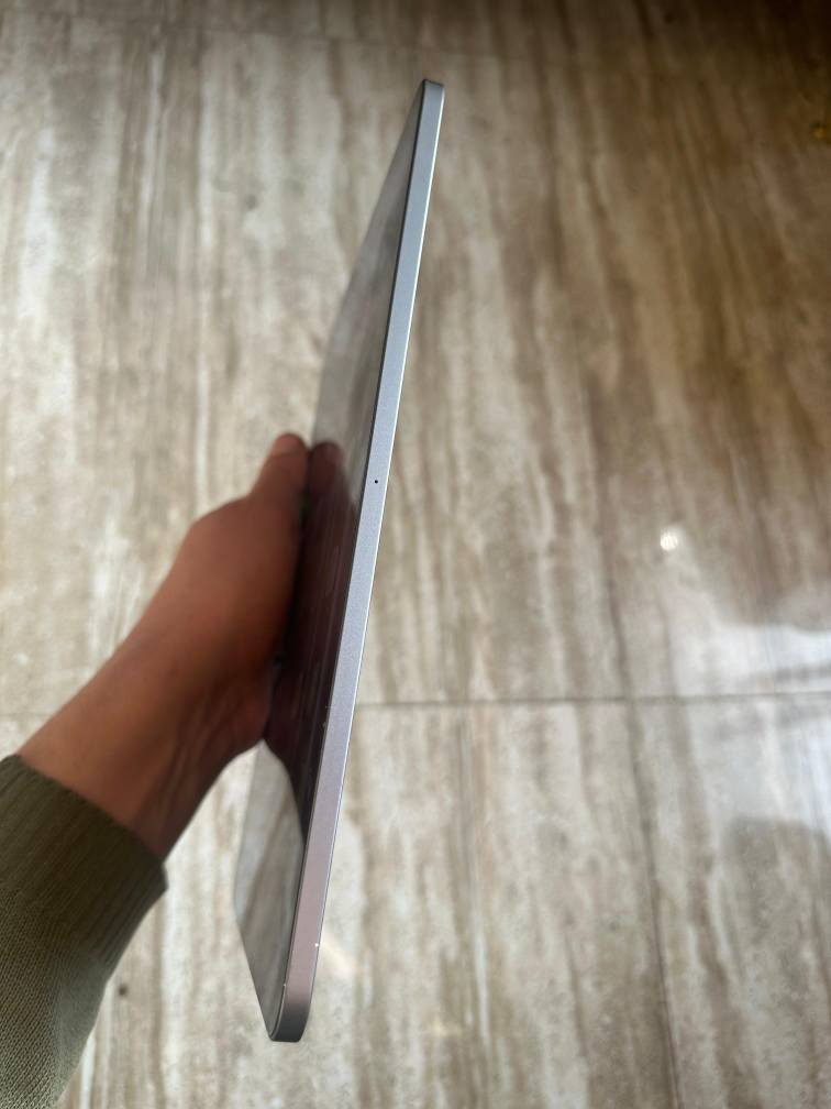 السلام عليكم ايباد 11 برو 2020 ذاكره 128 ايباد نظيف يشغل اللعبه ببجي 120 فريم و كرتوني موجود شاحن 
رقمي: *********** أربيل, العراق
