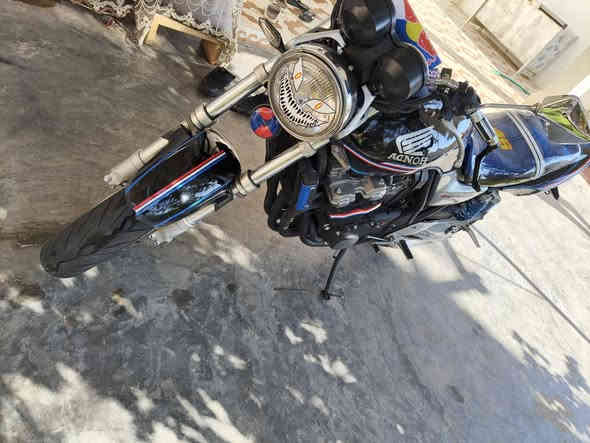 ياالله سيبي فور جيل ثاني الدراجه جديده حيل مكينه خرسه  16ولف اوراق بيهة منفيس كله شغاله مابيهة نقص السعر 12 مكاني رمادي تأميم ***********
