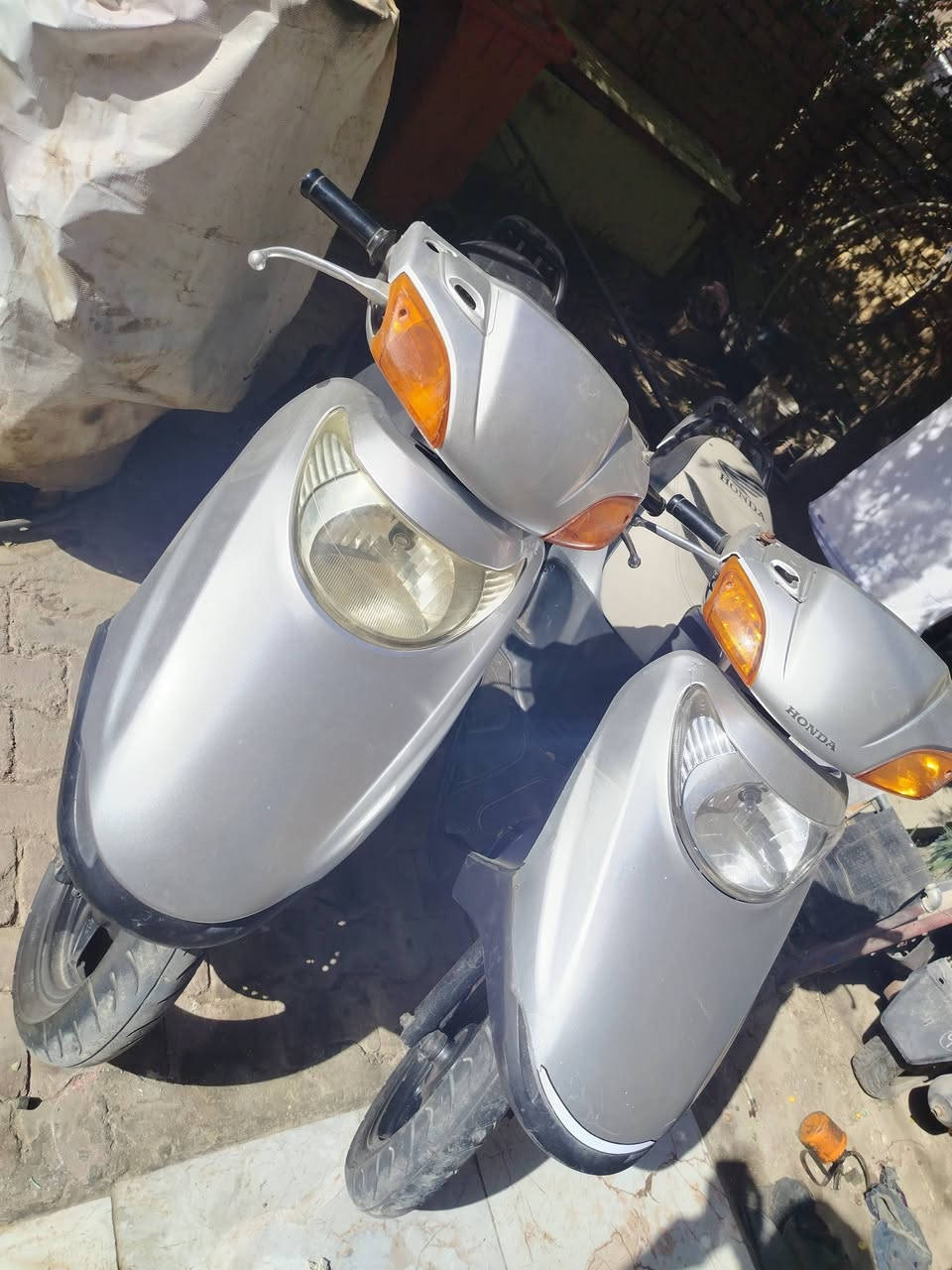 السلام عليكم دراجات سبيسي ياباني محركاتهن مفتوحه خير من الله من مشي و نعومه وحده منهن كفرها اصلي ياباني كابريترها اصلي و الثانيه كفرها تجاري شغالات سلف هندر لايت اشاير جاهزه رايدهن الوحده على ٦٠٠ و بيها مجال حك جيه مكاني كوت حي الجهاد وهذا رقمي ***********
