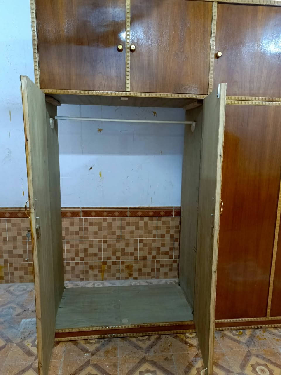كنتور صاج عراقي حطاطه
تفصال كلش نضيف وكامل يدات وقفاله 
السعر 350 وبي مجال بسيط 
للتواصل خاص او عل الرقم ***********
متوفر واتس اب📞📲 العنوان الكرابله شارع مدرسه العروبه قرب المعارض
