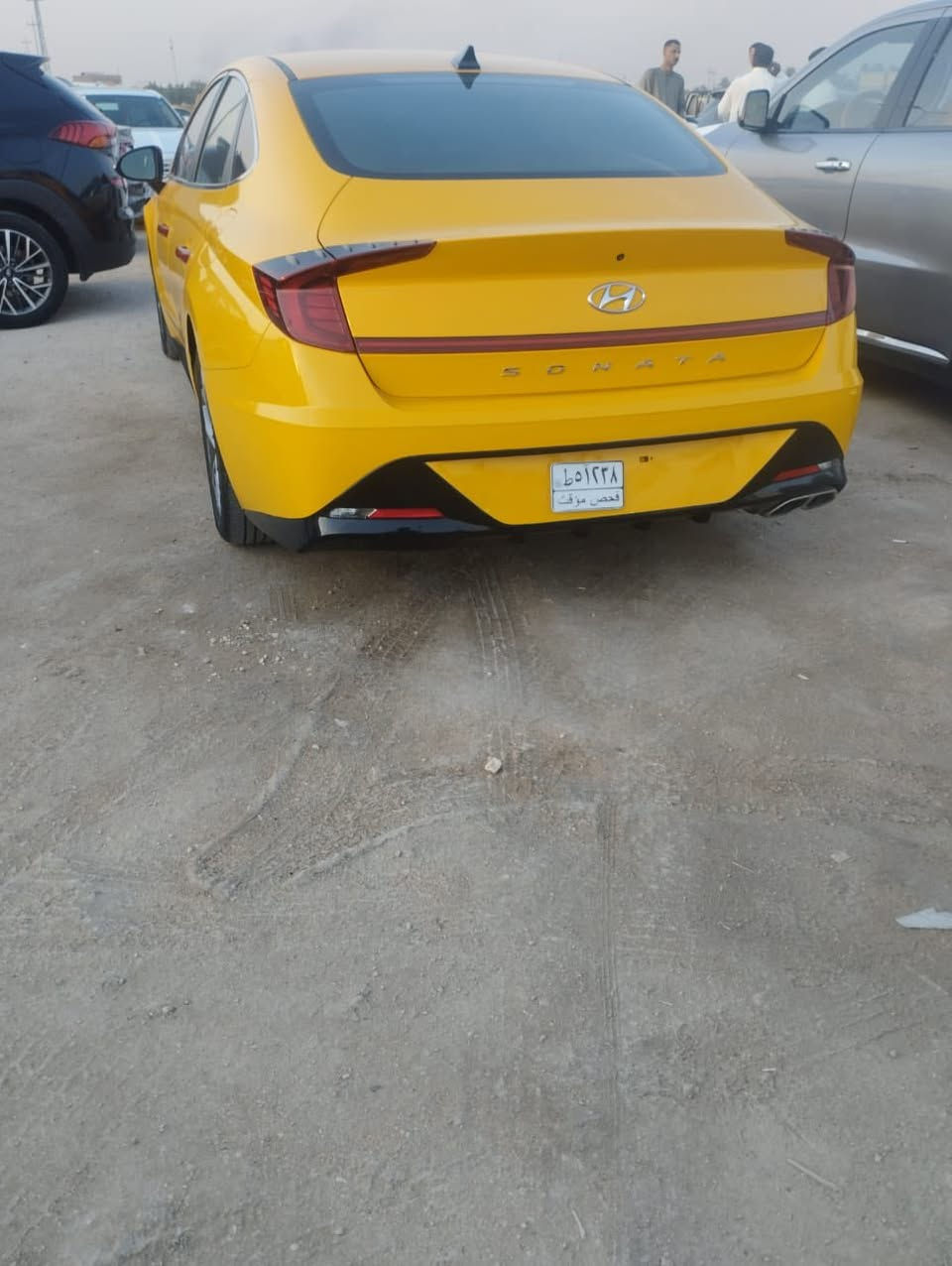 سلام عليكم سوناتا للبيع مديل 23 مرقم مثنى جاهزه السياره فول ماعده الفتحه مكينه 2500 بانزين بسمي تحويل ثاني يوم حادثه دعاميه وخشم البنيد بدون عابر بدون دواخل صوره حادث مثبته بلمنشور جاهزه سياره من كلشي مصفره غرامات هئيه سعره 205وبيه مجال شراي تصال ***********
