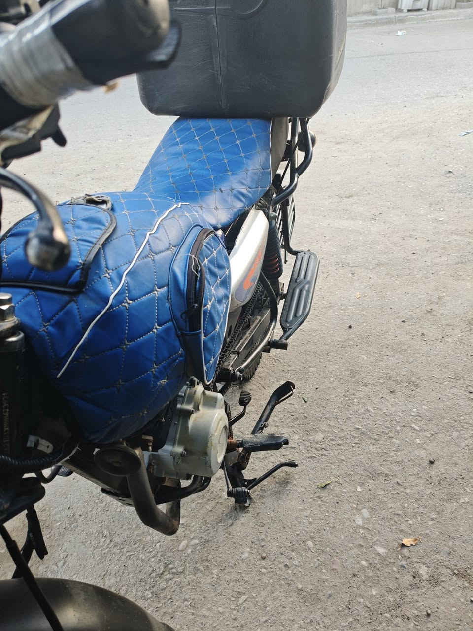 سلام عليكم بوكسر موديل 21 مجفت مكينه جديده كلشي مبدل بيها نقصها سلف وقاعده مال بك لايت والدشبول تجاري رايدها بواحد .. مليون وبيها مجال مكاني بغداد مدينه الصدر 
***********
