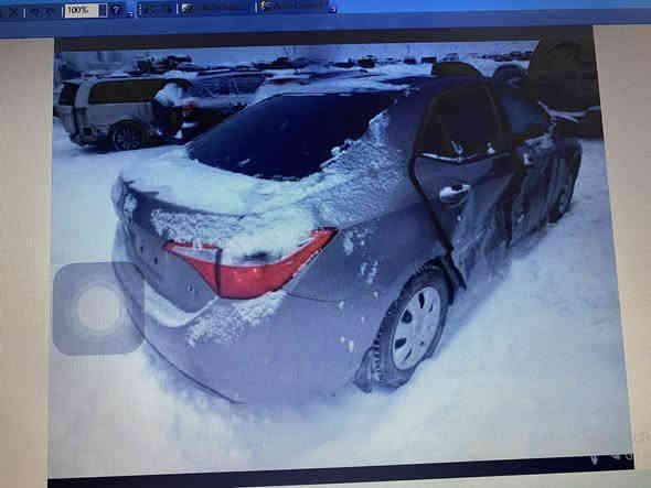 السلام عليكم 
كورلا 2014 وارد كندا LE
الحادث مثل ماموضح بالصور باب السايق والصدر
بحاله جيده 
السعر $ 12800  العنوان بغداد السيديه
للتواصل واتس ***********
