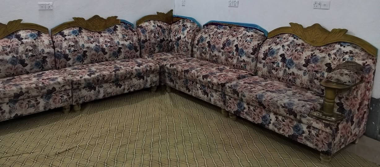 ⚜️  ديوان 14 مقعد  مثل ما وضح بل فيديوو
⚜️ كلش نضيف 

⚜️ المكان حصوه حي عداي

⚜️ للاسفسار الاتصال ***********
