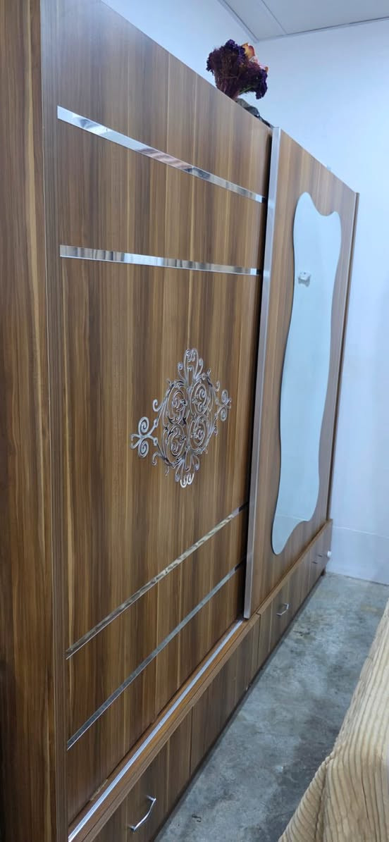 غرفه نوم مستعمل للبيع نضيفه جدا السعر 400 وبيه مجال للطيبين الرقم ***********
