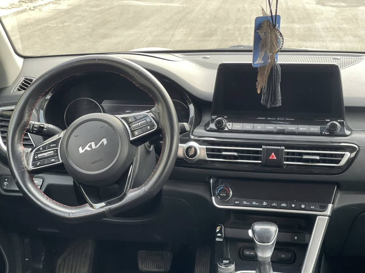 سلام عليكم يالله
للبيع كيا سلتوس موديل 2022 

لون ابيض ضرر بنيد فقط 

بدون دواخل 

محرك 1600 توربو سياره جديده

ماشيه 38 الف 

المواصفات

جلد

كشن كهرباء 

حراري 

ستيرن حراري

رادار 

تبريد خلفي 

شاشه 

كامره 

حساس

ويل كب كروم 

فور ويل 

مود درايف 

تحديد مسار

توركلار  بلادي 

رقم بغداد تحويل ثاني يوم  

سياره جديده بمعنى الكلمه 

السعر 158

بلعافيه ع الياخذها *********** هاذرقم

عنوان بغداد بلديات
