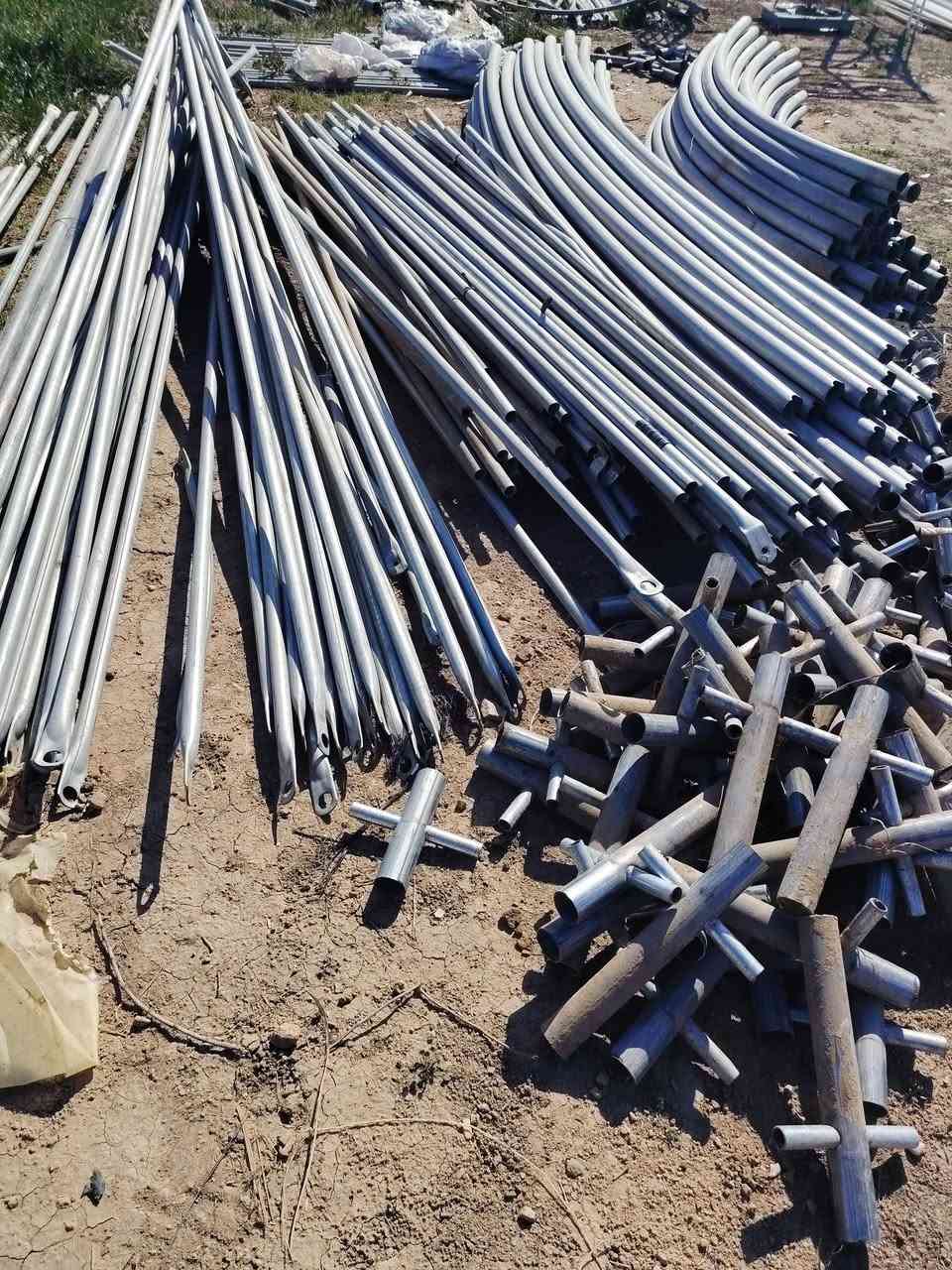 للبيع
بيت زجاجي لبناني مكفول حديد فقط مع الابواب 
للاستفسار ***********
