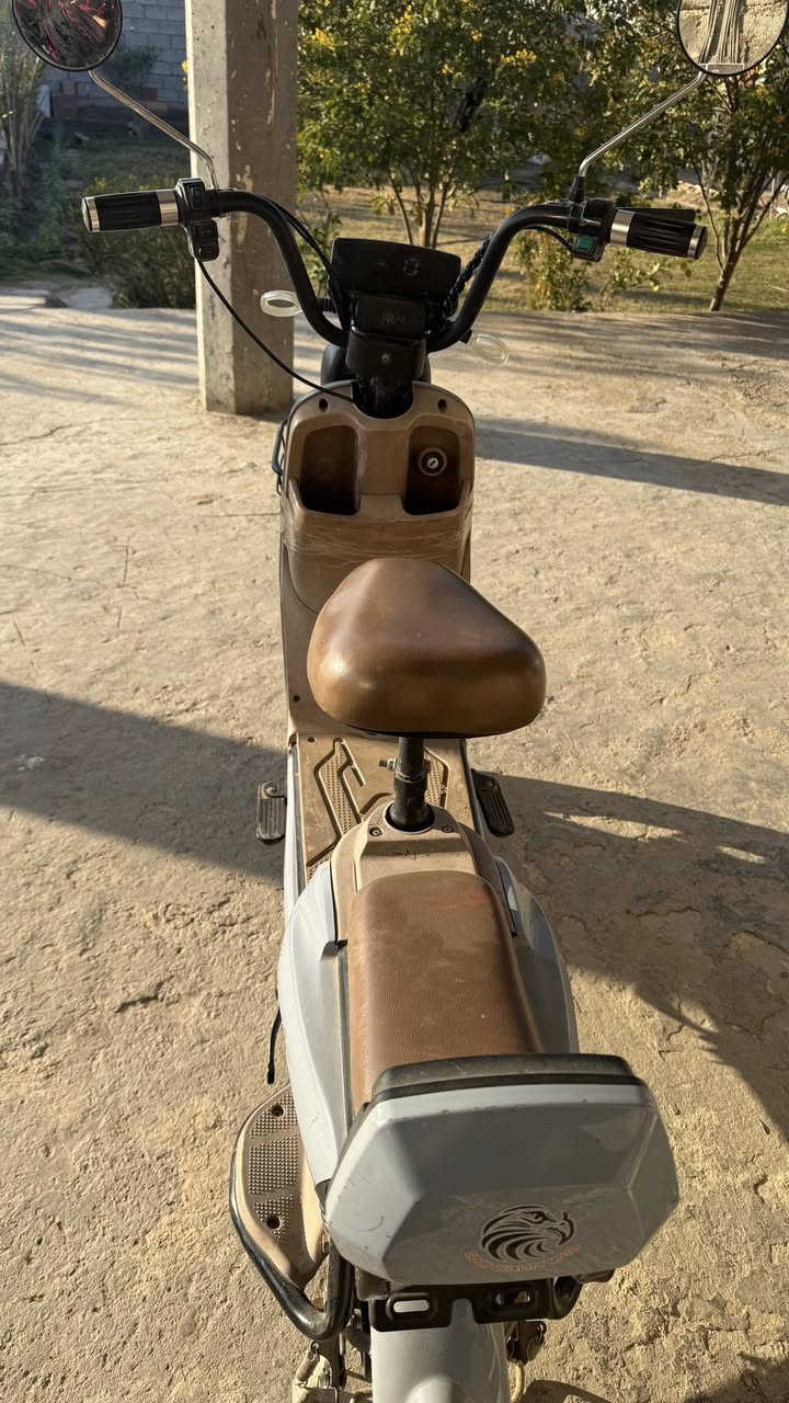 دراجه شحن للبيع نضيفه كلش السعر 300وبيه مجال للاستفسار اكثر الاتصال على هذا الرقم ***********
