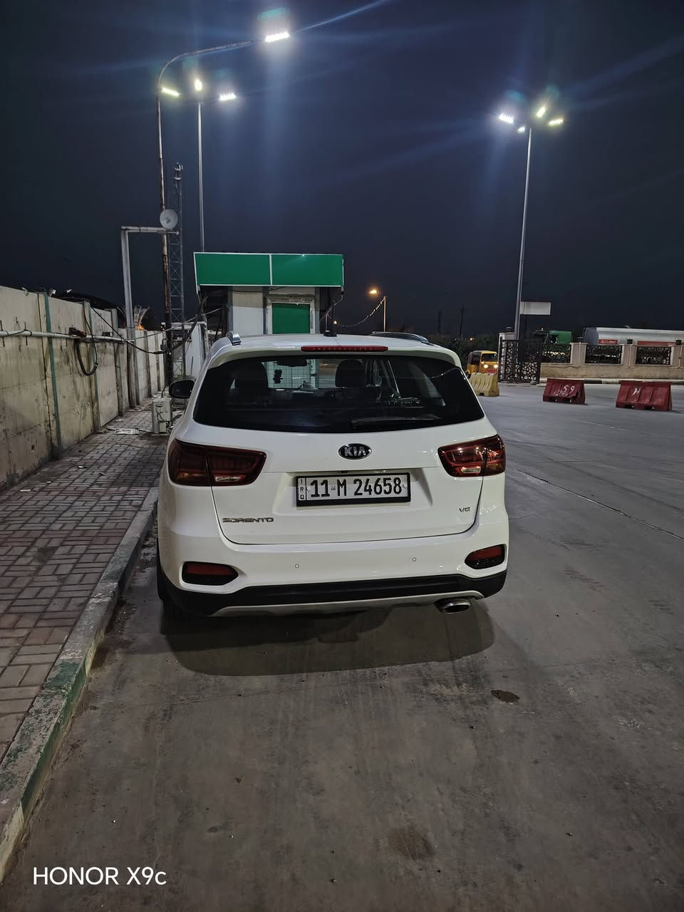 السلام عليكم ورحمة الله وبركاته
سياره سورينتو كامل مواصفات 1/1 مكفولة عدا بارد في الصندوك موديل 2018 ماشية 47 حقيقي باسمي السياره..
المكان بغداد الشعب
السعر : 257 
***********
