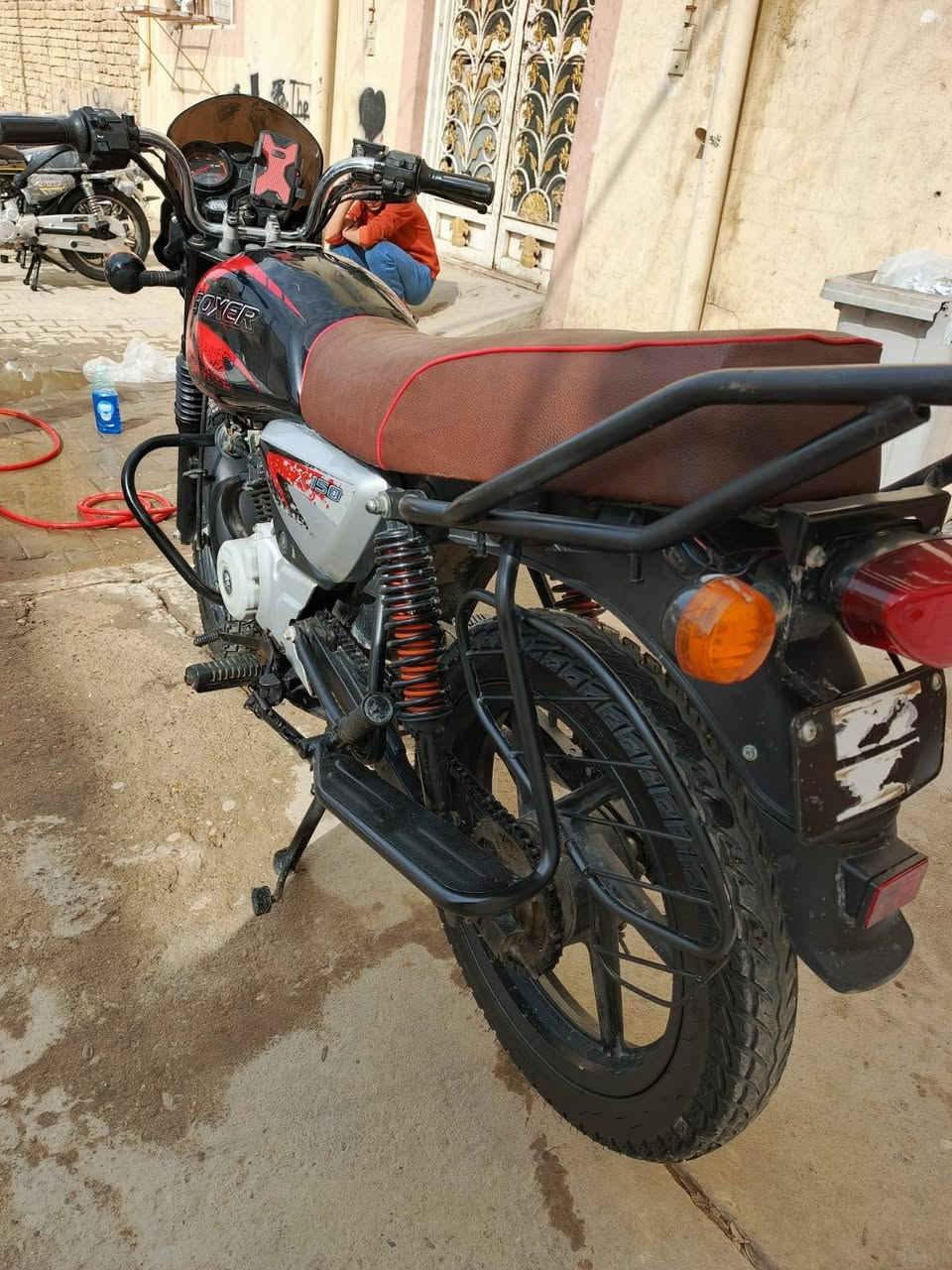 للبيع بوكسر جبلي مديل 2023 طالعه بل 25 أوراق اصولي وكيله علي عنجور بالخان بسمي فول نضافه جديده و جاهزه مجهزه كهربائيات كلها شغاله مكان نجف سعر 1450 و بيها مجال رقمي ***********
