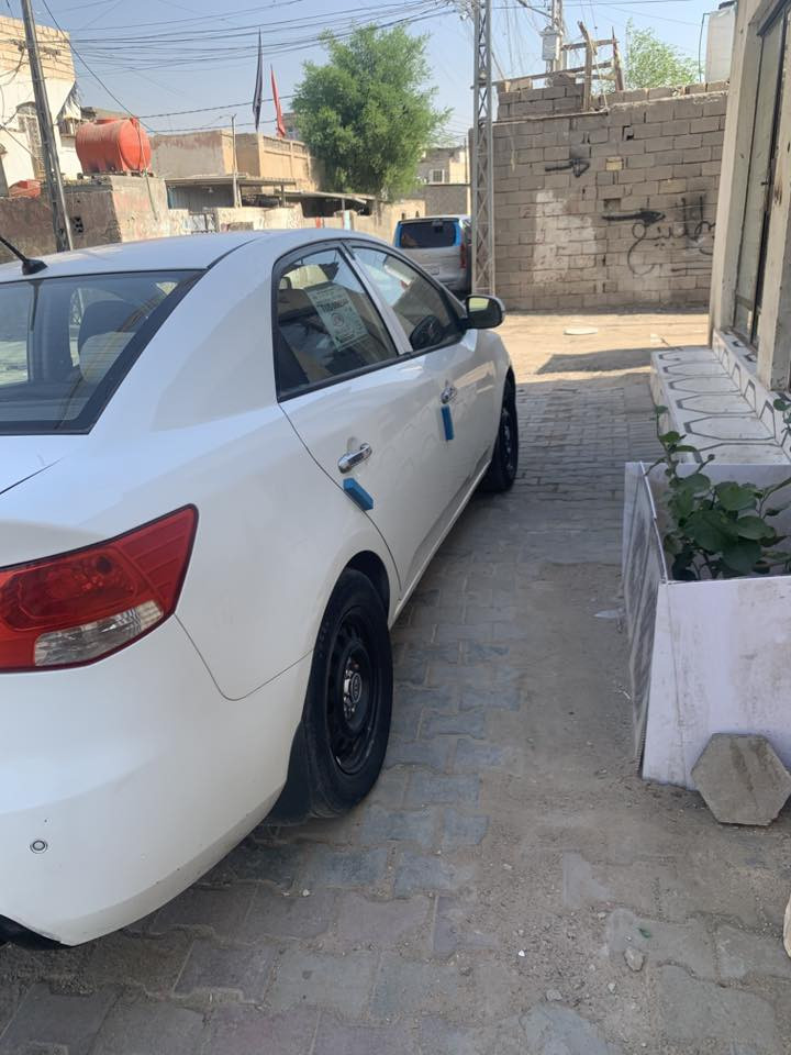 السلام عليكم.سيراتو 12خليجي رقم بصره سنويه ل27

مكفوله ضربه وتبديل فقط بارد 

وملاحضات بسيطه
 فول  عدا البصمه ماشيه 160 كيج حماوه مو كلوب 

كير6نمر- مكينه- حداديه  تخم تاير كفاله 

سعرها 105
مكاني بصره
***********
