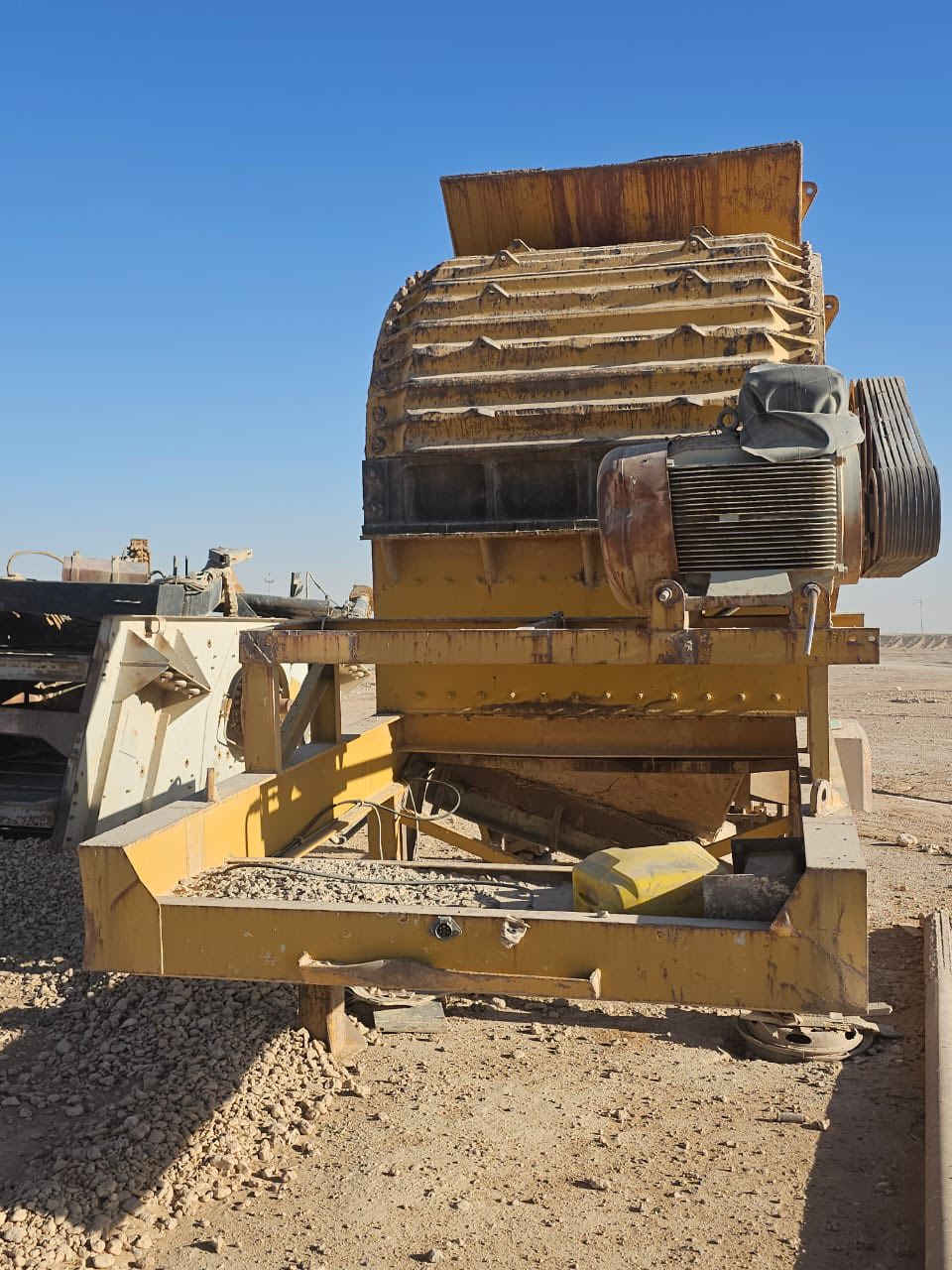 السلام عليكم كسارة للبيع تركية ١٢ جاكوج قياس ٩٠سم مع ماطور مع كرسي زيرو مامشتغلة البصره الزبير الاتصال ***********
