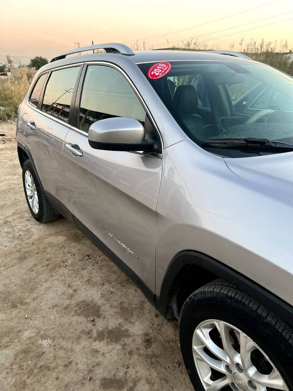 سلام عليكم
جيب بزون موديل 2019 
رقم انكليزي و سنوية جديدة حدادية جديدة امامية وخلفية مكينة 2400 اربعة سلندر ، ظربتها جدا بسيطة فوق اللايت الايسر فقط شبر 
السعر 135 وبيها مجال للشراي
ذي قار - سوق الشيوخ 
***********
