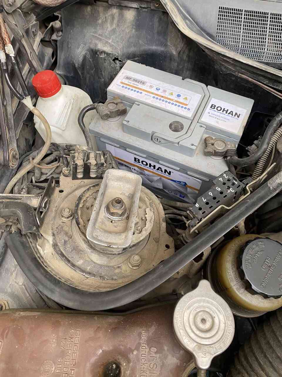 عندي طيارين موديل 92محرك ونجي سياره نضيفه تبريد تدفئه رقم مسطره جديد هزا جديده شرط التحويل بس المحرك بي صوت بستن صطرا غرفه جلد ماروني تارات جديده باتري جديد صدر امامي خلي جديد كشنات امامي كهرب السياره تمشي كلشي مابيها وترايك للبصرا بشرط 40لتر بانزين اتمشيك 180كيلو السعر  مكان السياره موصل حي العربي السعر 44 
***********ب وتساب
