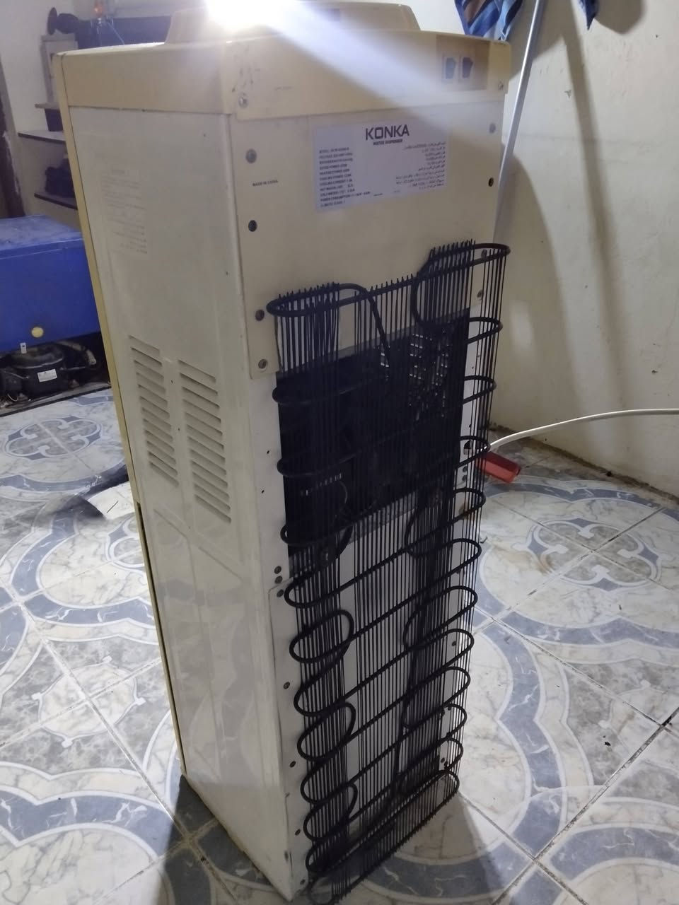 براد نظيف جدا 
حار بارد 
والاسفل ثلاجة وليست حافظة 
رايدة ب٦٠ 
عنواني بعقوبة السوامرة 
رقم الهاتف *********** وبي واتساب
