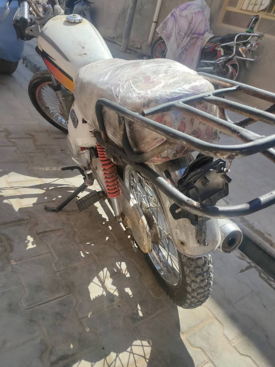 سلام عليكم تايكر مديل 19 اوراق سكنر مناقصه شي السعر 350 وبيهه مجال بسيط مكاني سماوه *********** واتساب
