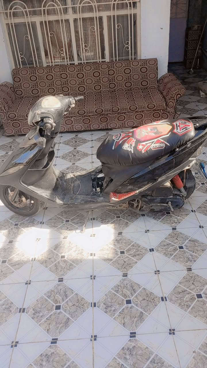 سلام عليكم ماكس عدله البيع دراجه خير من الله دراجه ناعمه بس بيه صوت بل كلج الخلفي بس مكينه خرسه ودرجه حلوه سعره 350وبيه مجال المكان سكندريه رقم التصال***********
