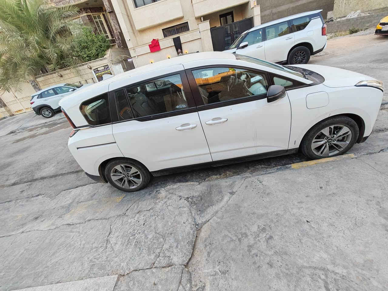 🚙 للبيع: بيستون E05 موديل 2025
📍 مكان السيارة: بغداد – حي الجامعة
📞 للتواصل: ***********

💰 السعر (نقدًا): 17 مليون دينار (قابل للتفاوض)

💵 تفاصيل البيع بنظام الأقساط:
• يمكن للمشتري دفع (8 ملايين دينار نقدًا)، ويتكفل بتسديد باقي الأقساط الشهرية للشركة المستحقة على السيارة.
• القسط الشهري: 473,000 دينار عراقي.

• الشروط المطلوبة: تأييد سكن من المختار + فتح حساب في مصرف آسيا (بدون كفيل)

⚠️ حالة السيارة:
• كفالة عامة بدون اضرار ✅
• السيارة بوضع الوكالة ✅

⚙️ المواصفات:
• كهربائية كلياً (الشحنة الواحدة تقطع مسافة 400 كم)
• 3 أنظمة قيادة مع تسارع ممتاز
• تبريد عالي الكفاءة 

📌 تفاصيل إضافية:
• رقم السيارة: بغداد الدولي الجديد
• عمل وكالة باسم المشتري 
• لون السيارة: أبيض
