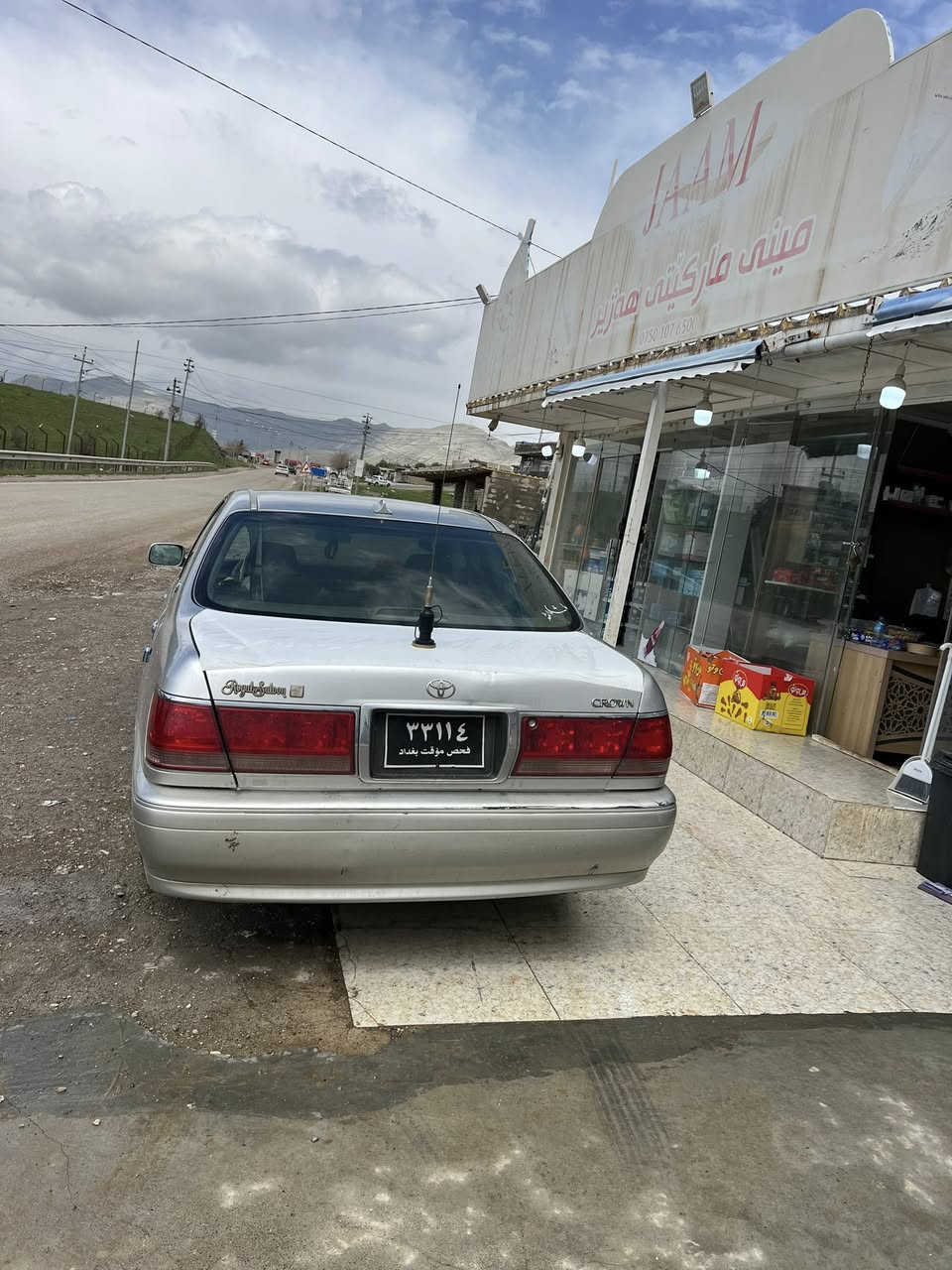 بەناوی خوای گەورەو میهرەبان مەلیکە مۆدێل ٢٠٠١ سەیارە ساخە ٤ دووگمەو سەلاجەو مەرکەزیە سەیارەکە هی ماعرەز نیەو هی ماڵی خۆمانە کارەبایو هەموو گیانی ئیش ئەکات سەیارەکە بێ تەقەو ڕەقەیە ساعری 52گەڵاو معامەلە***********
