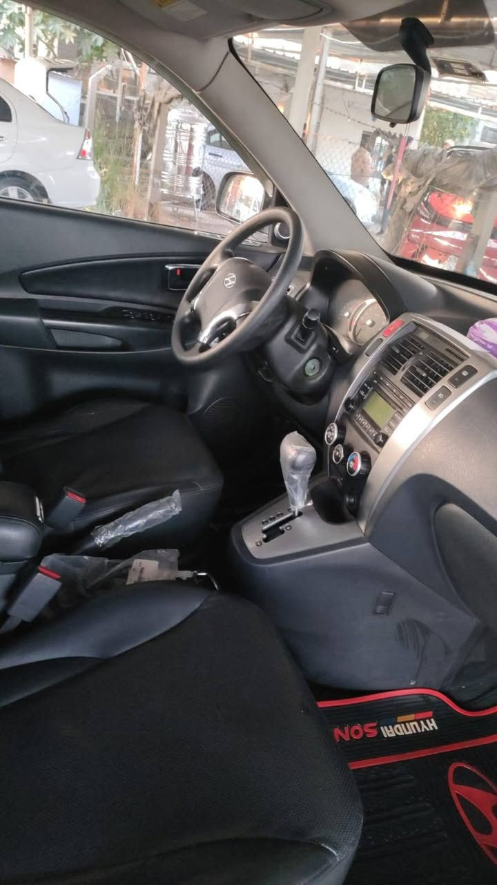 سيارة توسان 2009  وارد خليجي
السلام عليكم ورحمة الله وبركاته 
توسان 2009  وارد خليجي رقم بغداد بأسمي دوش مكينة 2000  تبريد تخم تاير باتري جديد حساس خلفي ماشية 160 السيارة نضيفة واحلة من الصورة نضيفة كلش وعلى ايدي الشراي يتصل غير موجود على الفيس وعندي السنوار *********** مكاني بابل السعر 130 اذا مو شراي لا تكسر حلال العالم شكرا 🌹
