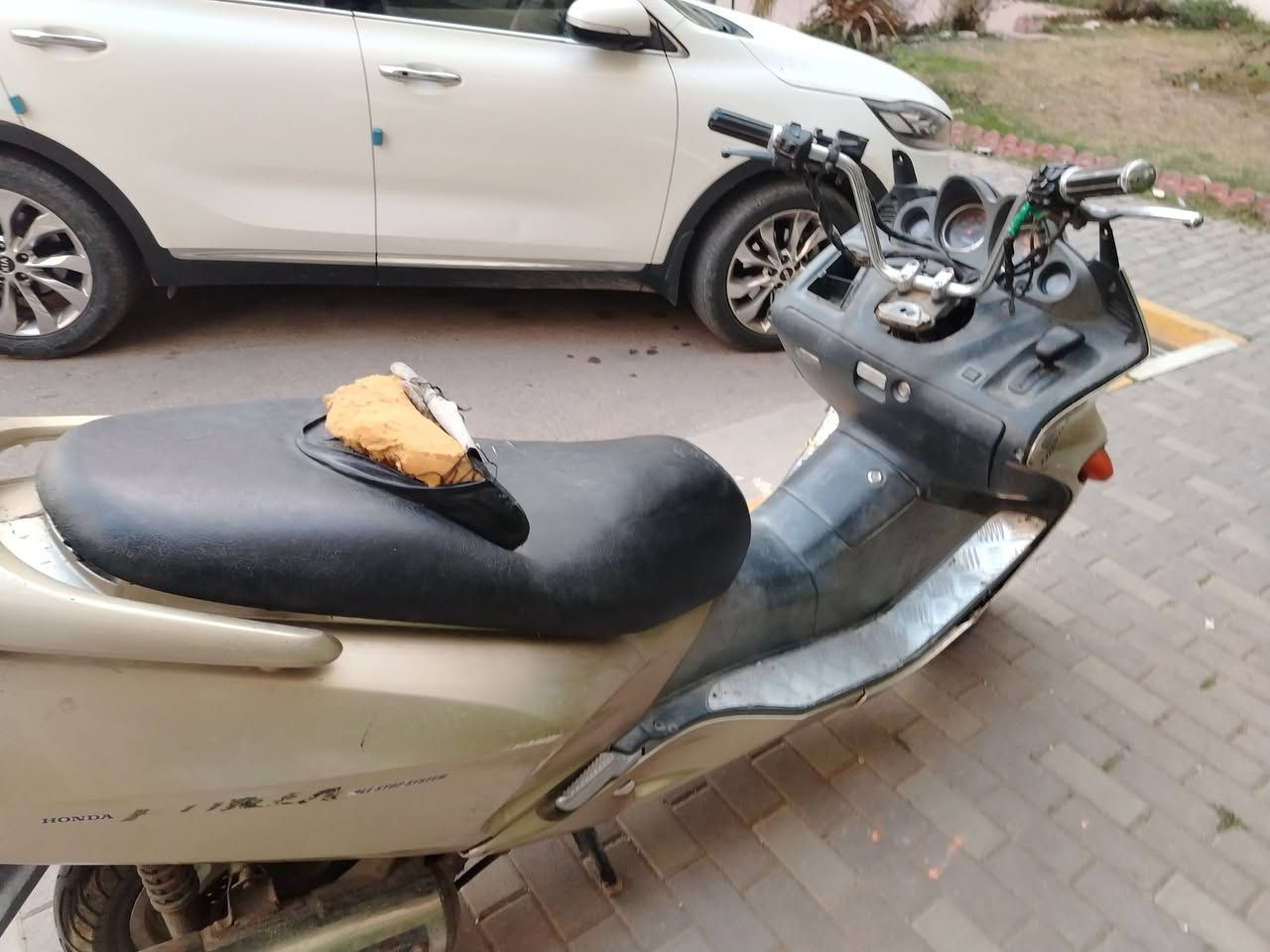 سلام عليكم
فورزا 06 ABS للبيع
مكينة لا تبخير ولا نضوح ولا تنقيص
حماوة ثابتة اقل من النص (مكفولة)

كهربائيات شغالة

شلعة ومعدل يخبل

مثل ما موضح بالصورة يرادلها بس كفر امامي باقي الكفرات نضيفة

سعر 400
بغداد مجمع بسماية 
***********
