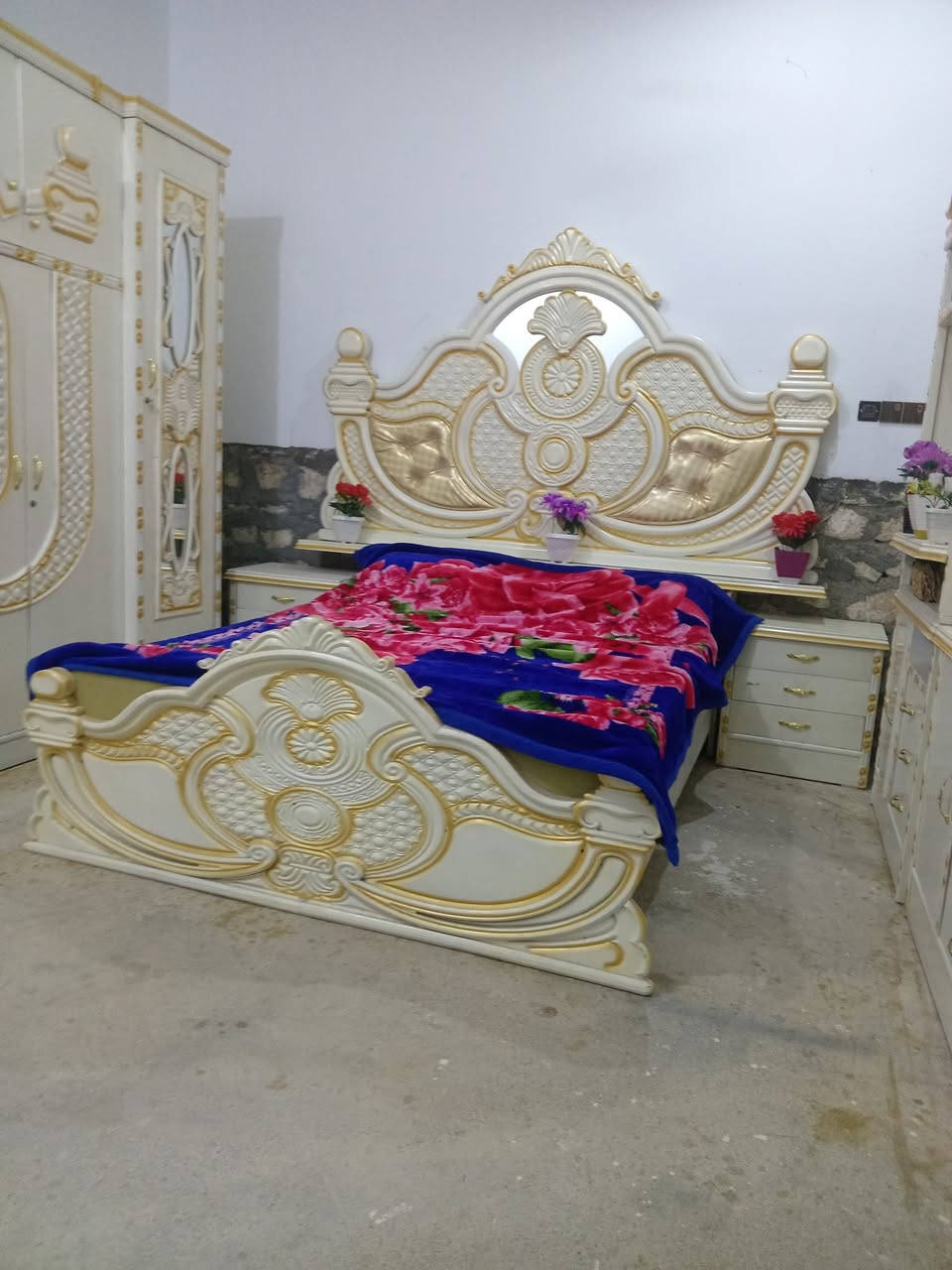 غرفة نوم مستخدمه شي قليل شقل درجة أوله الاستفسار علا هاذه الرقم *********** العنوان الرمانه البعبيد اسعر مليون و٤٥٠ اكو توصيل بكروه
