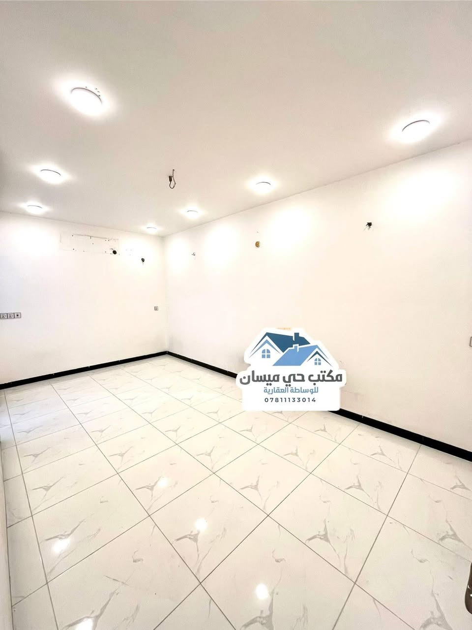 للبيع بيت 100 متر مربع واجهة 10 متر طابق و نص شارع 10 متر مفتوح على التجاري الشريط قطاع 77 حي ميسان موقع مميز يحتوي الطابق الاول على غرفة و صالة و مطبخ و استقبال و صحيات داخلية و خارجية و الطابق الثاني غرفة السعر 130 وبي مجال للأستفسار اتصل ***********
