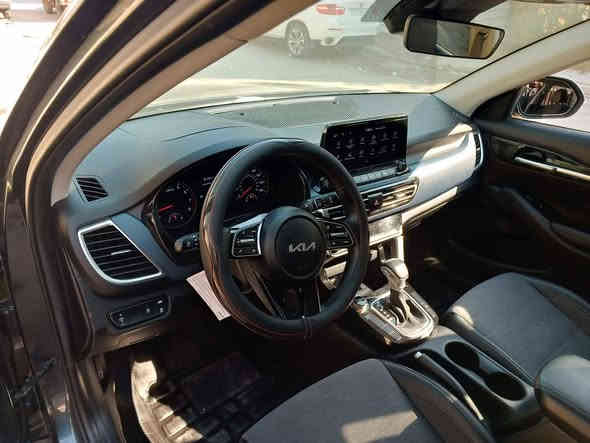 السلام عليكم كيا سيليتوز وارد امريكي فول مواصفات ماعدى الفتحه مكينه ٢٠٠٠ قطعتين تبريد شاشه وكامره وتحكم استيرن وبصمه واشاير بل مري وتبريد شاشه ورادارات و٣ انضمه قياده وشاشه اعطال واريل نفكيشن سياره كلش حلوه وعلى ايدنا مستورديها مرقم بغداد جديد حادثهة جاملغ الصدر راجع بارد ولبنيد ربعه مصبوغ كير مكينه شواصي لغود كفاله مكان السياره بغداد بغداد الجديدة السعر ب ١٦٥ وبيهة مجال للاستفسار على الرقم ***********
