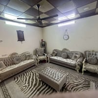 قنفات اربع قطع وميز وسطي للبيع السعر 425 ألف    07700989710 واتساب