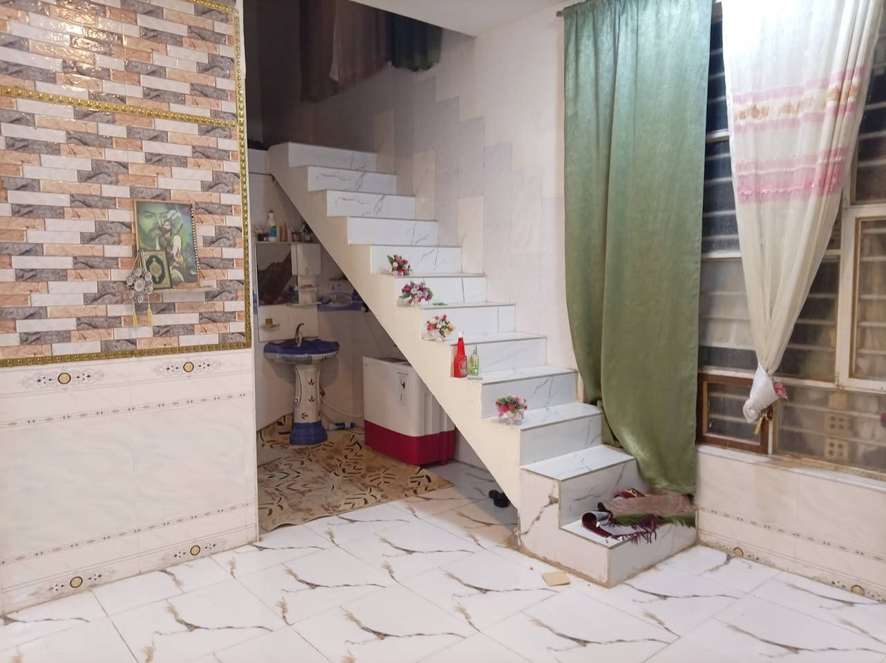 سلام عليكم من رخصت مدير الكروب بيت لبيع مساحه300 العنوان حي الدواغنه قريب عل كنطره الدواغنه الاستفتار***********
