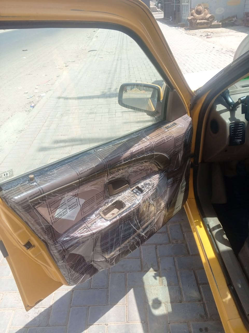 السلام عليكم بيجو لميس 13 للبيع مصفره هيئه غرامات 
رقم انكليزي مستعجل على بيعته 
اب 20 قفل مكاني بغداد مدينه الصدر 
***********
***********
