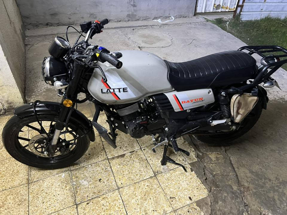 دراجة دايوان لايتي سرعه ١٦٠ موديل ٢٠٢٥
دراجه جديده مابيها اي نقص فقط برغي صلنصه دراجه نضيفه كلش و هيه متروكه صار ٣ اشهر ما مشغلها لان طلعاتي قليل بيها اشتريها جديده شديتها ب أيدي السعر مليون و٥٠٠  وبيها مجال  ***********. العنوان بغداد شاطئ التاجي
