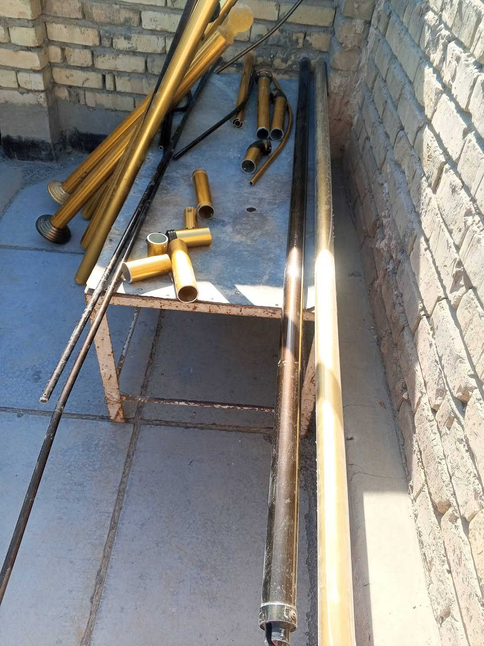 غراض مال امحجر الالمنيوم الدنك عدد 3 وبواري عدد 2 طولهن 2500 متر والباقي متر ونص متر مكاني بل الحبيبيه رقم الموبايل *********** سعرهن 50
