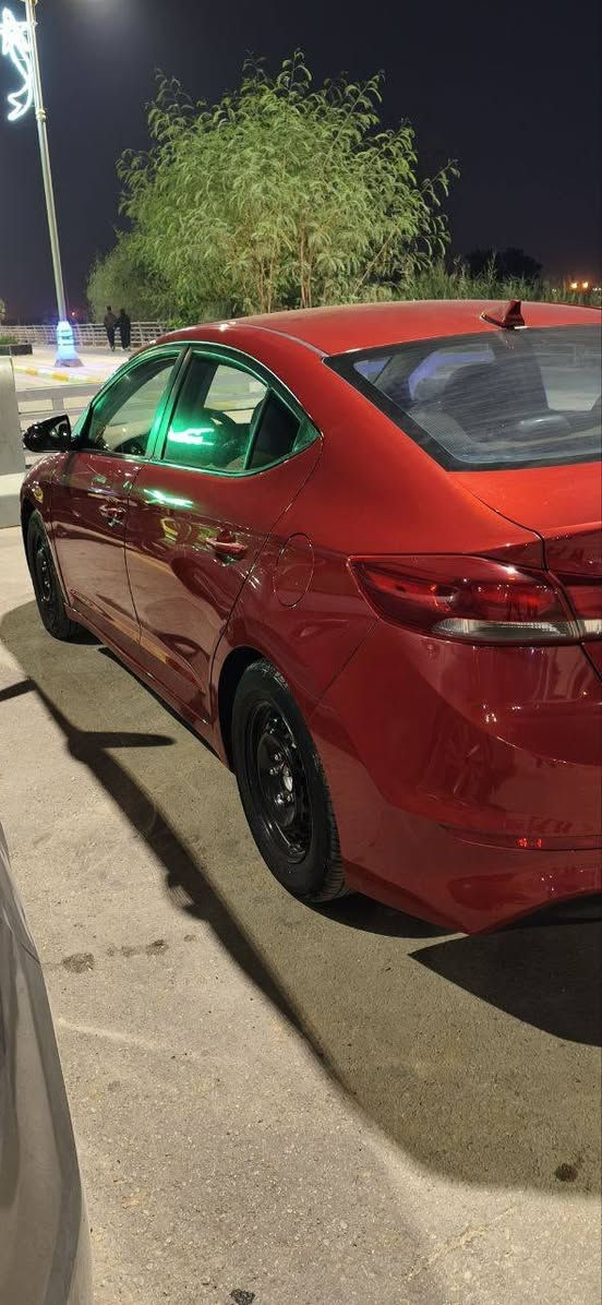 هيونداي إلنترا 2017
المواصفات 
الموديل: 2017.
المحرك: 2000 دوش مكفول
الكير أوتوماتيك مكفول
الضرر (وارد أمريكي): حادث بسيط بأمريكا (جاملغ وبنيد جهة السائق). البنيد مصلح والجاملغ مبدل حادث بالعراق جاملغ الامامي جه اليمنه مصلح على البارد 
السيارة نظيفه 
السعر: (120) وبيها مجال بسيط
المكان: (واسط - كوت الجديده)
للتواصل: ( *********** )
