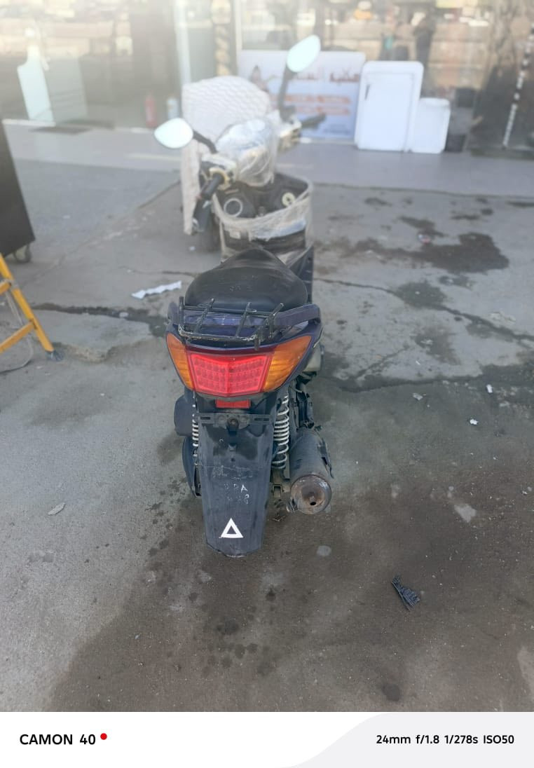 السلام عليكم للبيع دراجة سكنس فحل نوزل كوري سلف وهندر شغالة اشاير لايتات كلها شغالة الدراجة ابلادي فقط الدشبول طافي والدراجة مخنثة رايدها ب625 ألف مكاني شقق بسماية ***********
