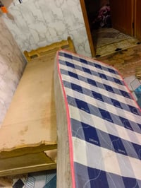 سرير نوم للبيع معه الدوشك طبي نضيف ولسرير كذالك للاستفسار 07721716301